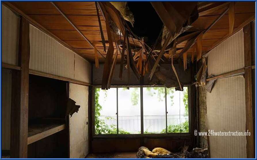Demolition of Irreparable Materials: Ensuring Safety Standards in Flood Damage Repair - Emergency Water Damage Restoration 24/7